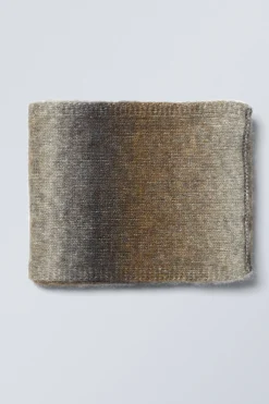 SCHAL AUS WOLLMISCHUNG MIT OMBRÉ-STREIFEN|Weekday Clearance