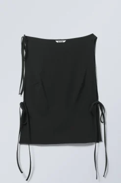 SCHMAL GESCHNITTENES ÄRMELLOSES TRÄGERTOP|Weekday Fashion