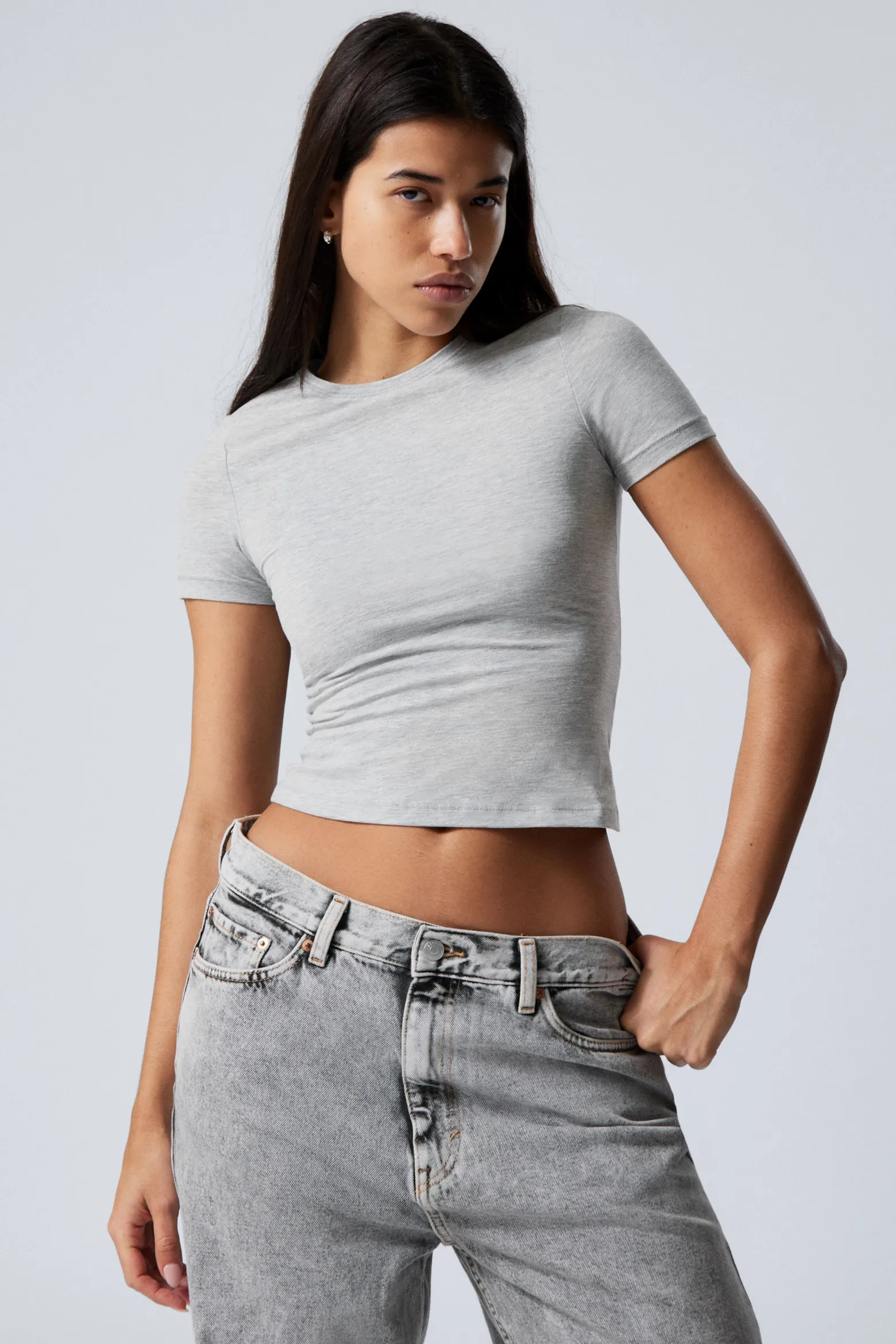 SCHMAL GESCHNITTENES T-SHIRT|Weekday Discount