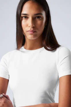 SCHMAL GESCHNITTENES T-SHIRT|Weekday Outlet