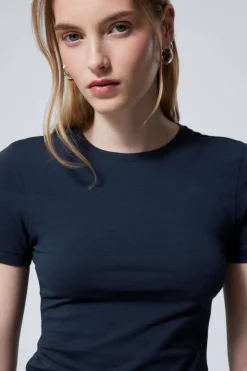 SCHMAL GESCHNITTENES T-SHIRT|Weekday New