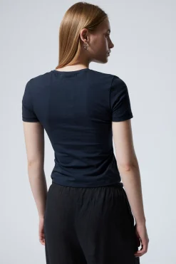 SCHMAL GESCHNITTENES T-SHIRT|Weekday New