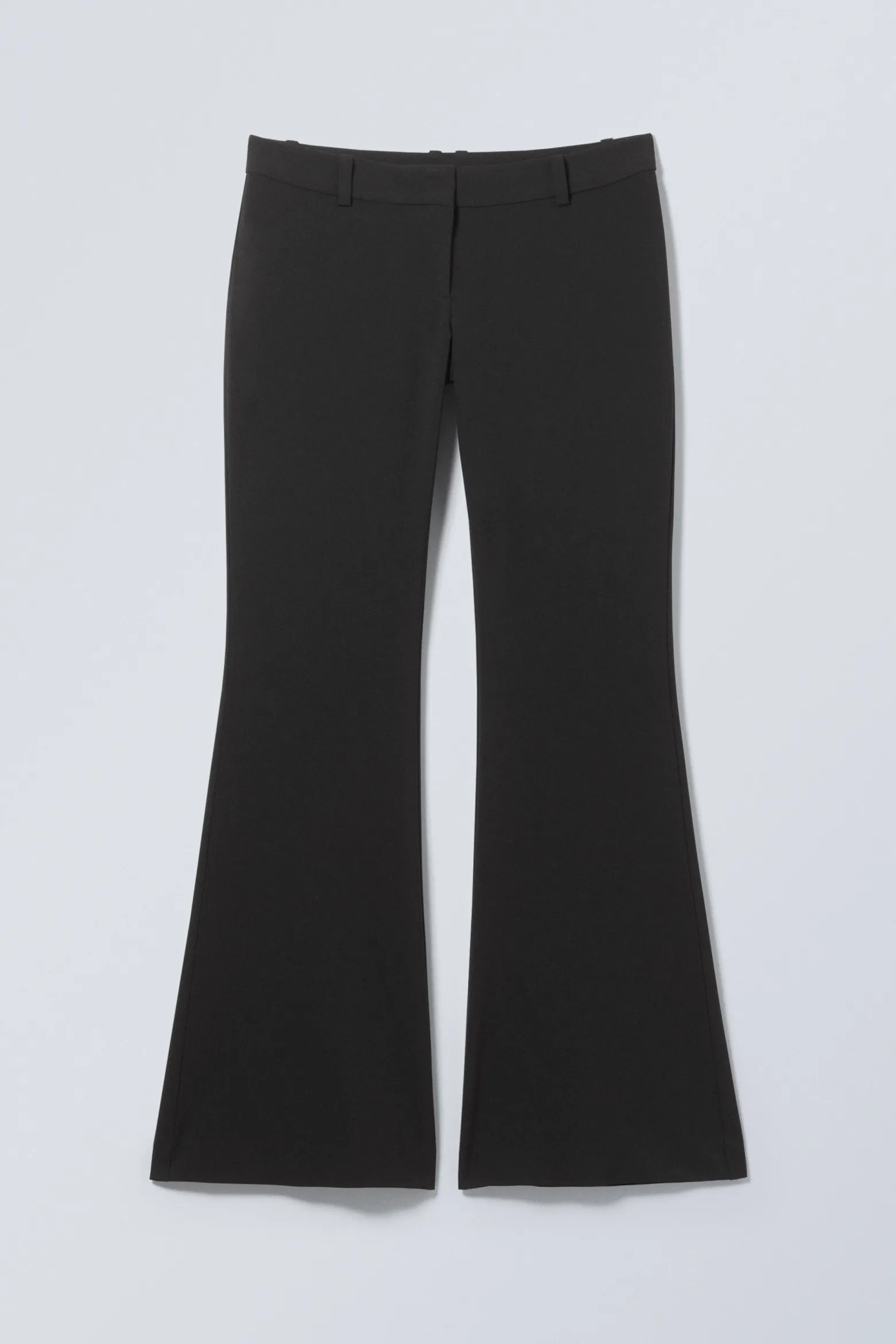 SCHMALE ANZUGHOSE MIT SCHLAG UND NIEDRIGER TAILLE|Weekday Sale