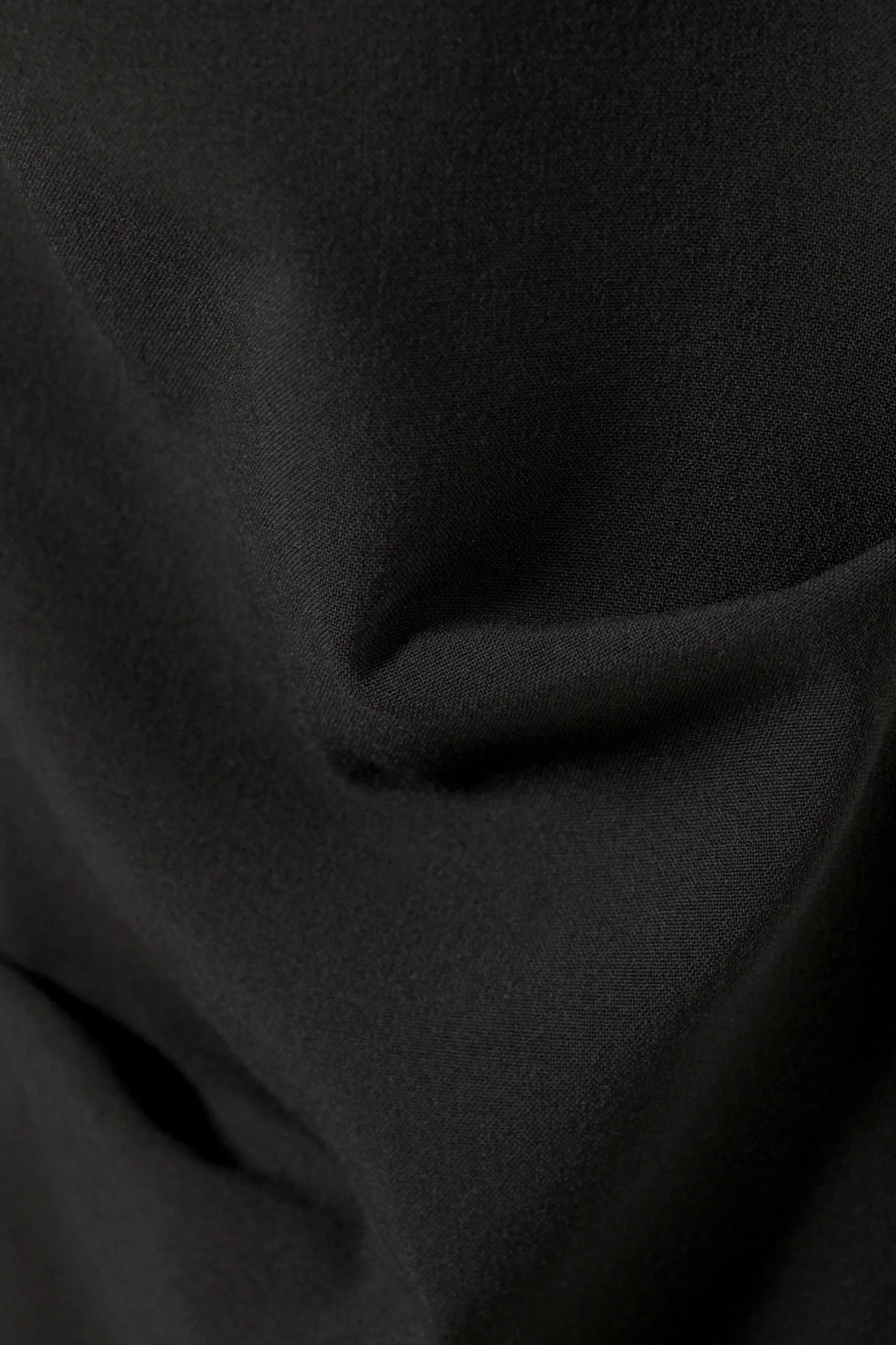 SCHMALE BUNDFALTENHOSE MIT SCHLAG & NIEDRIGEM BUND|Weekday Clearance