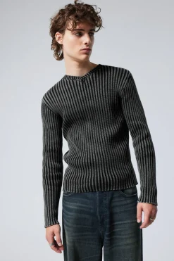 SCHMALER STRICKPULLOVER MIT V-AUSSCHNITT|Weekday Cheap