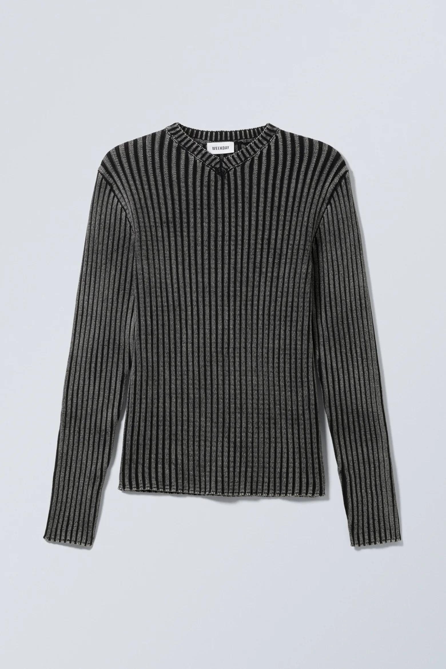 SCHMALER STRICKPULLOVER MIT V-AUSSCHNITT|Weekday Cheap