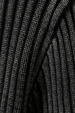 SCHMALER STRICKPULLOVER MIT V-AUSSCHNITT|Weekday Cheap