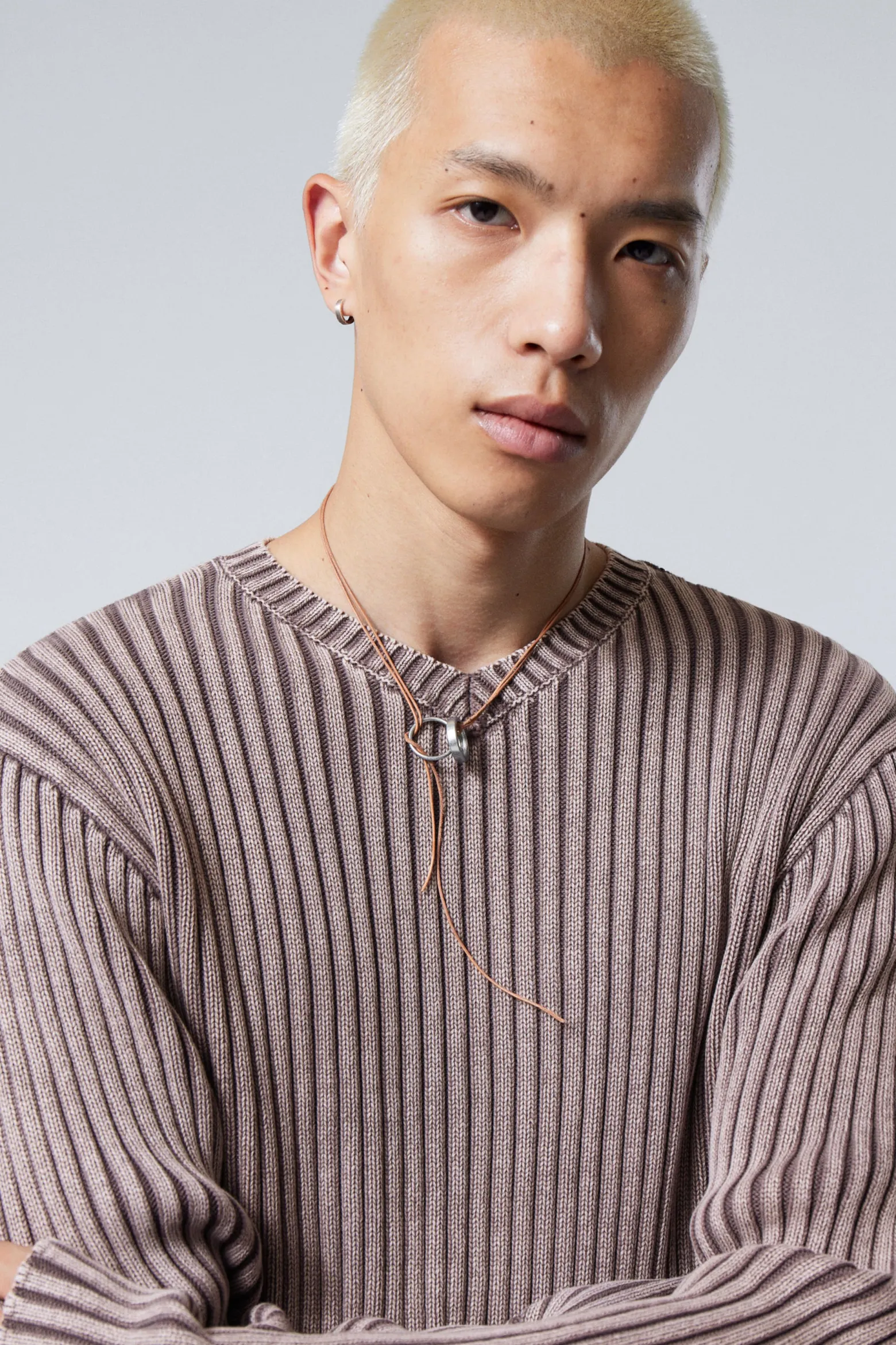 SCHMALER STRICKPULLOVER MIT V-AUSSCHNITT|Weekday Best Sale