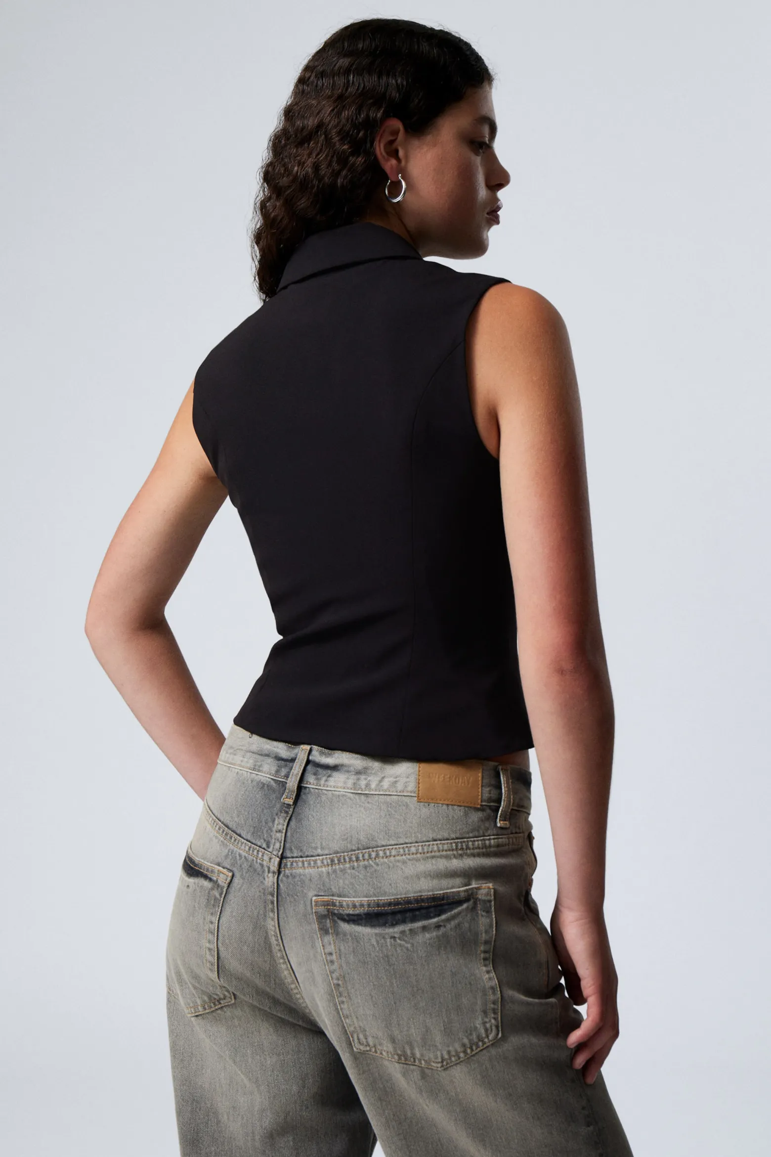 SCHMALES WESTEN-TOP MIT REISSVERSCHLUSS|Weekday Cheap