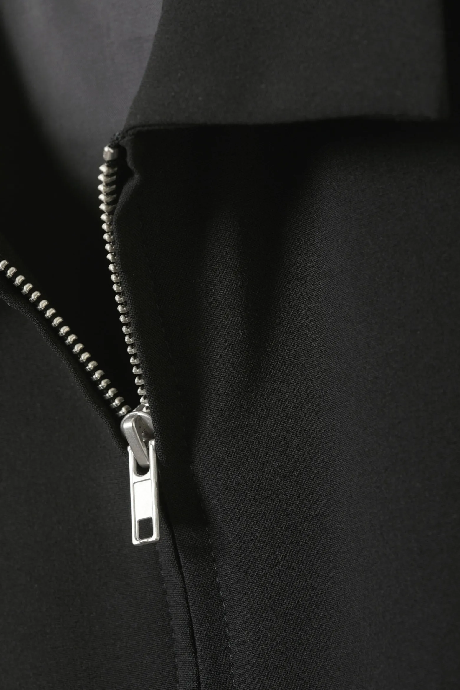 SCHMALES WESTEN-TOP MIT REISSVERSCHLUSS|Weekday Cheap