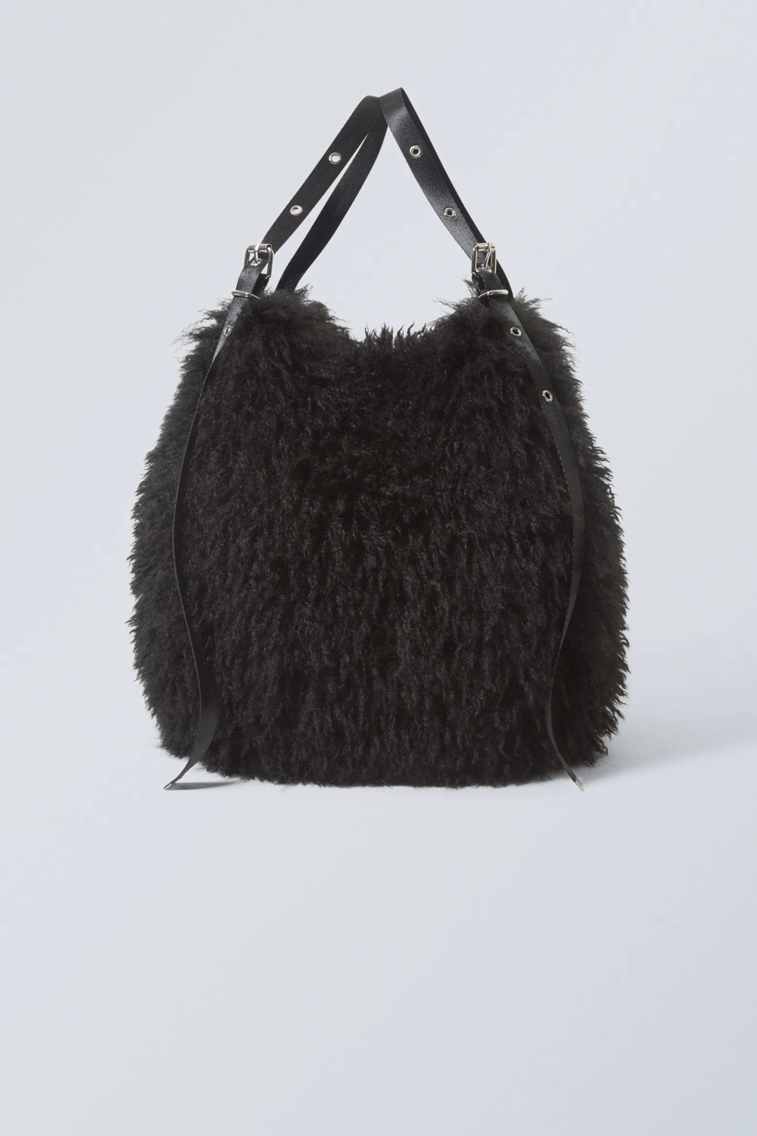 SCHULTERTASCHE AUS FELLIMITAT|Weekday Best