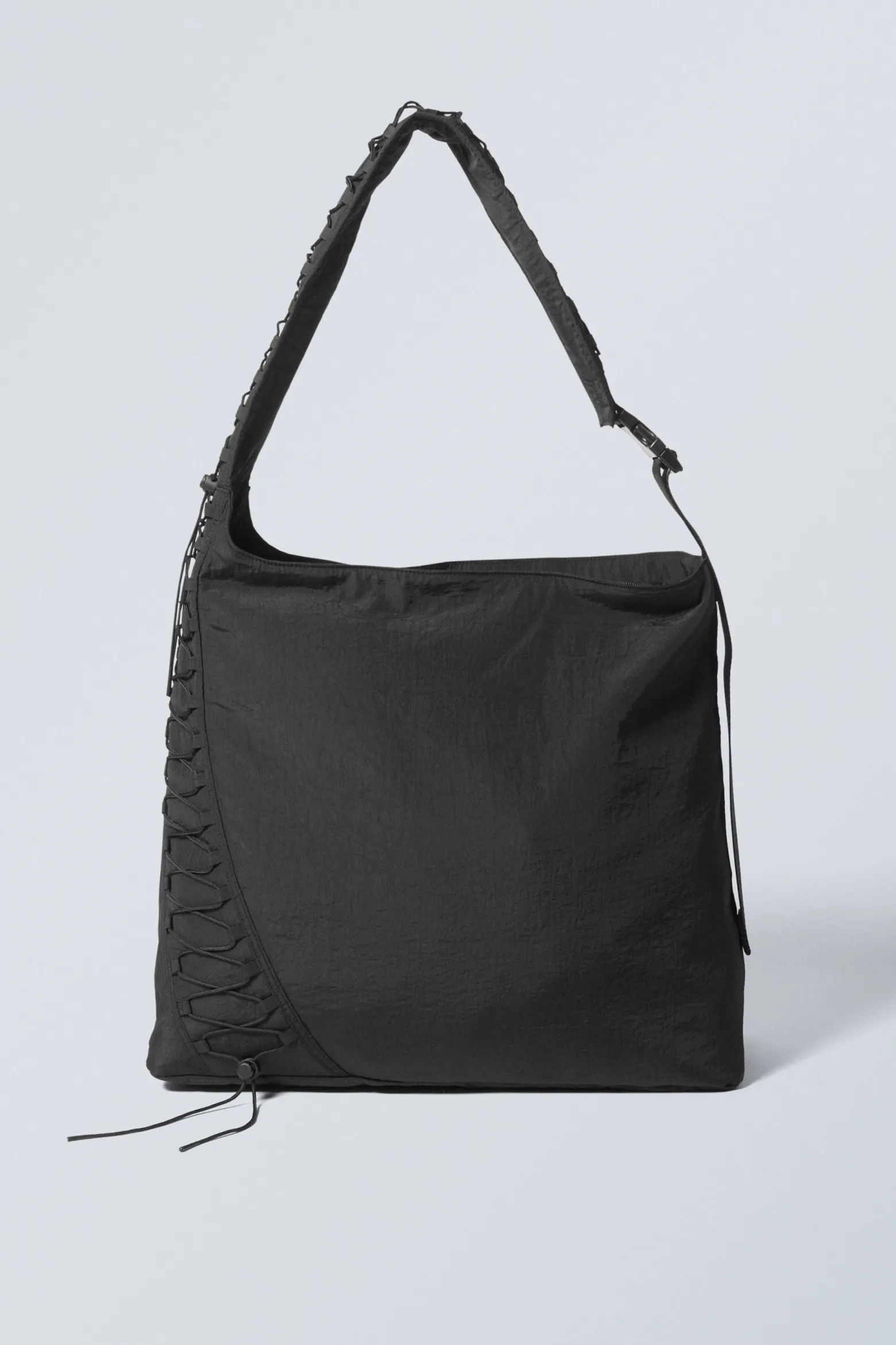 SCHULTERTASCHE MIT KORDELZUG DAWA|Weekday Hot
