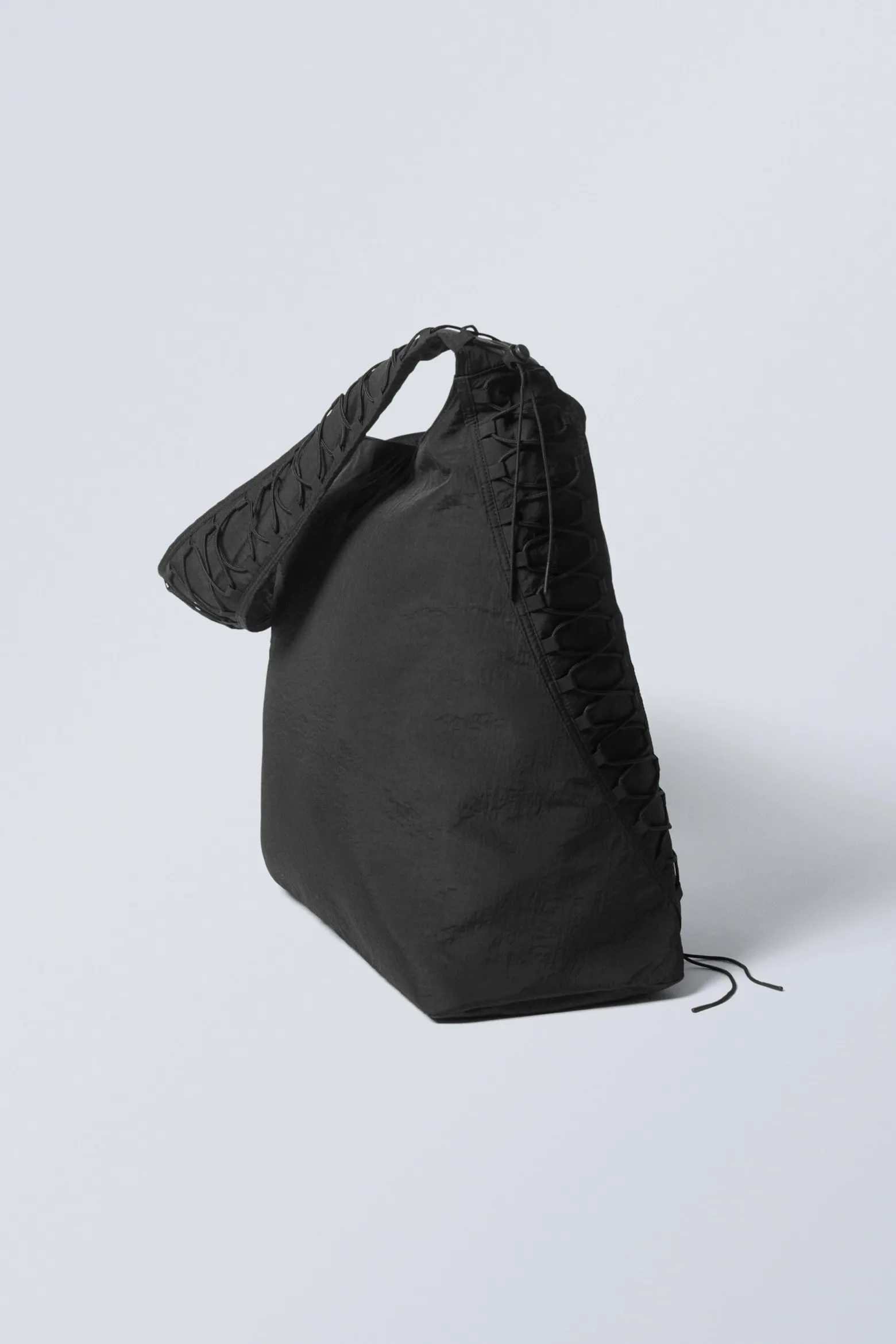 SCHULTERTASCHE MIT KORDELZUG DAWA|Weekday Hot