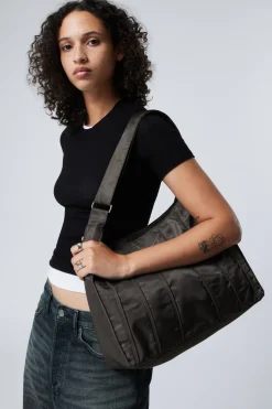 SCHULTERTASCHE MIT PASPELIERUNG|Weekday Hot