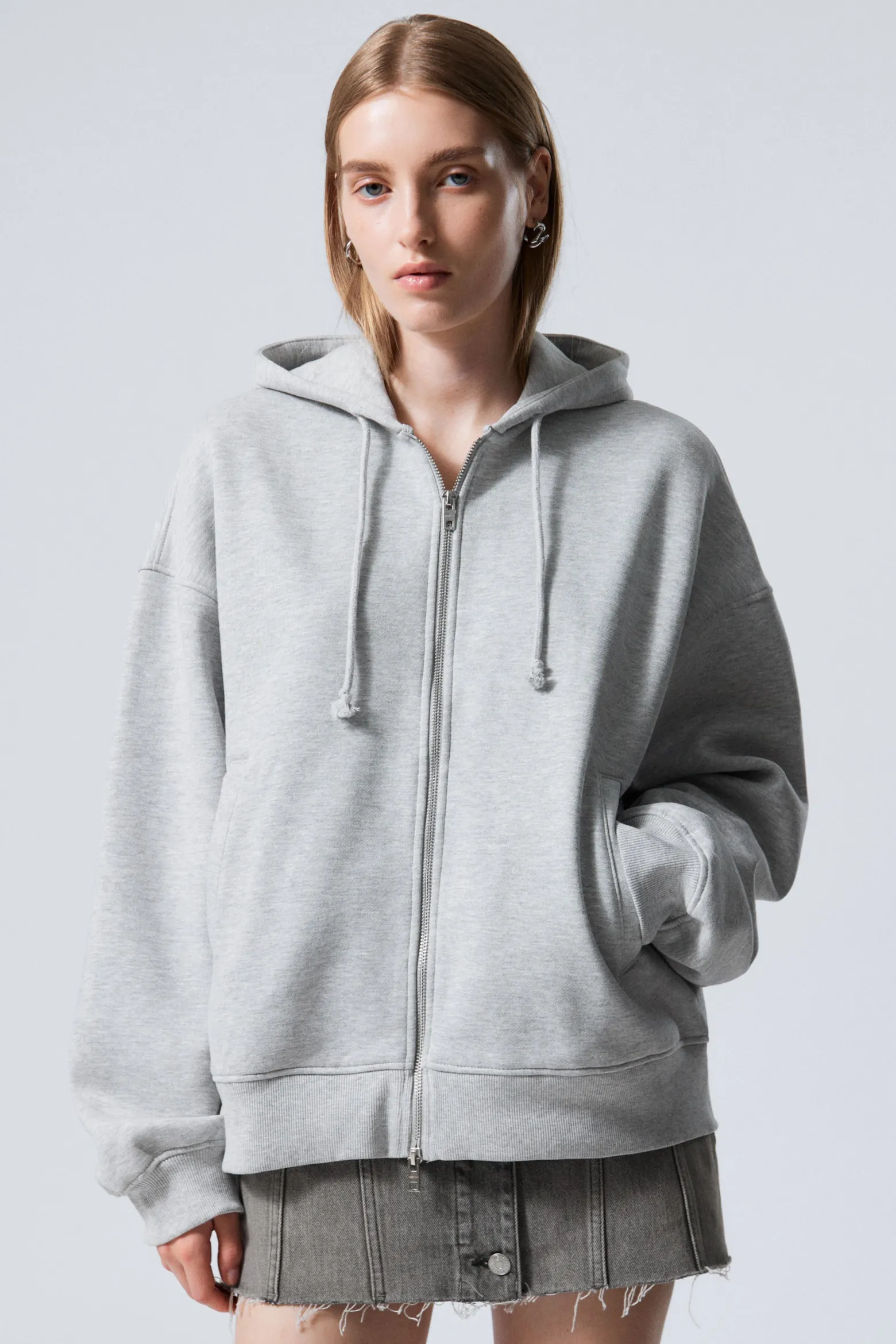 SCHWERER BOXY-KAPUZENPULLOVER MIT REISSVERSCHLUSS|Weekday Fashion