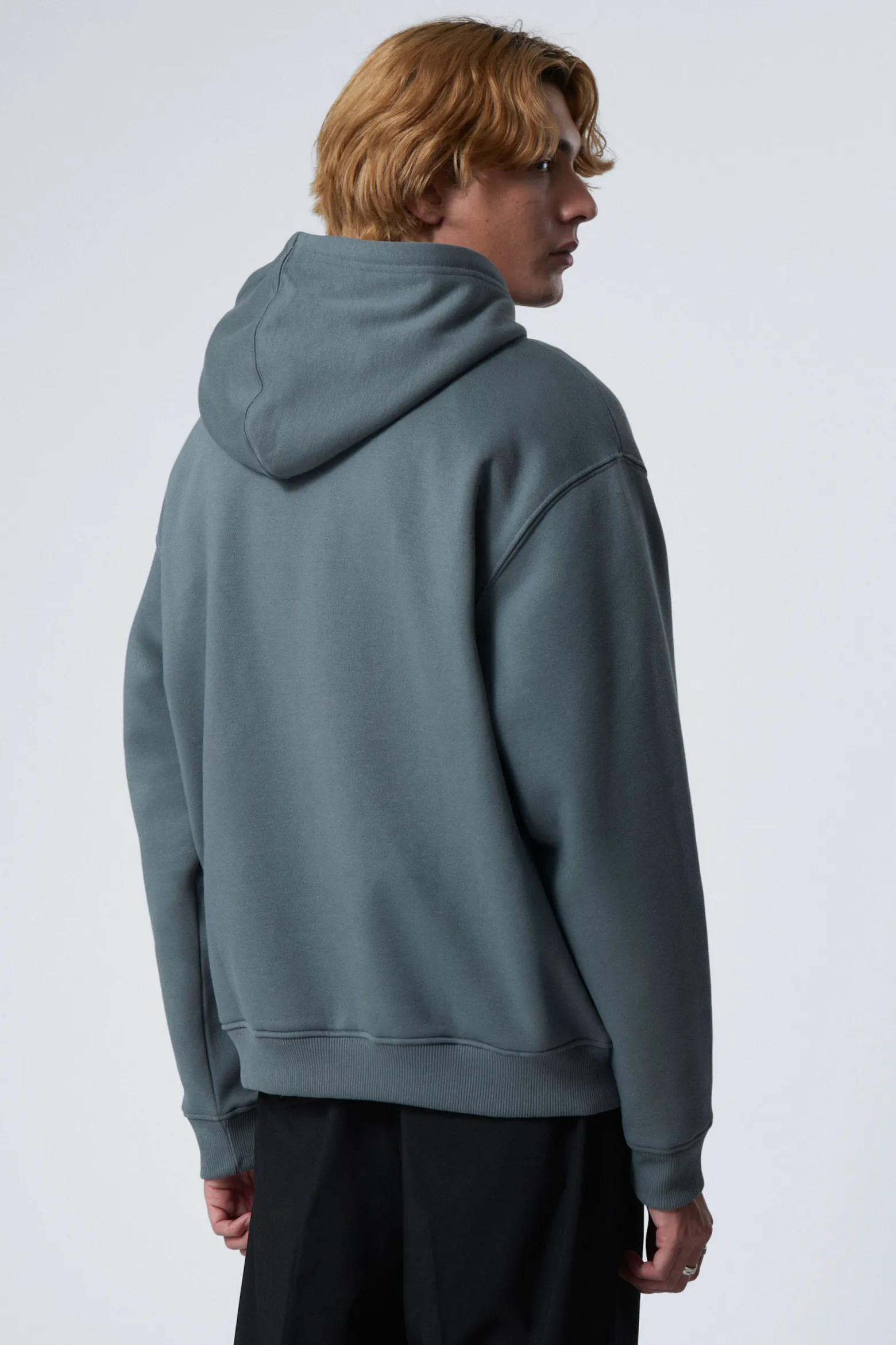SCHWERER KAPUZENPULLOVER MIT RELAXTER PASSFORM|Weekday Hot