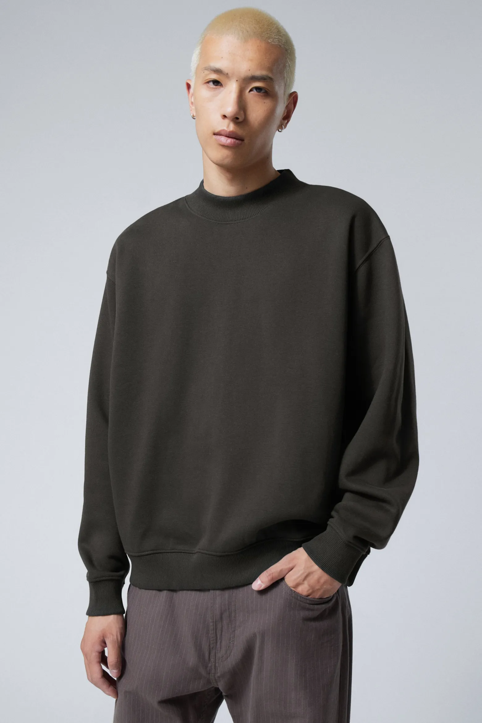 SCHWERES SWEATSHIRT MIT RELAXTER PASSFORM|Weekday Cheap