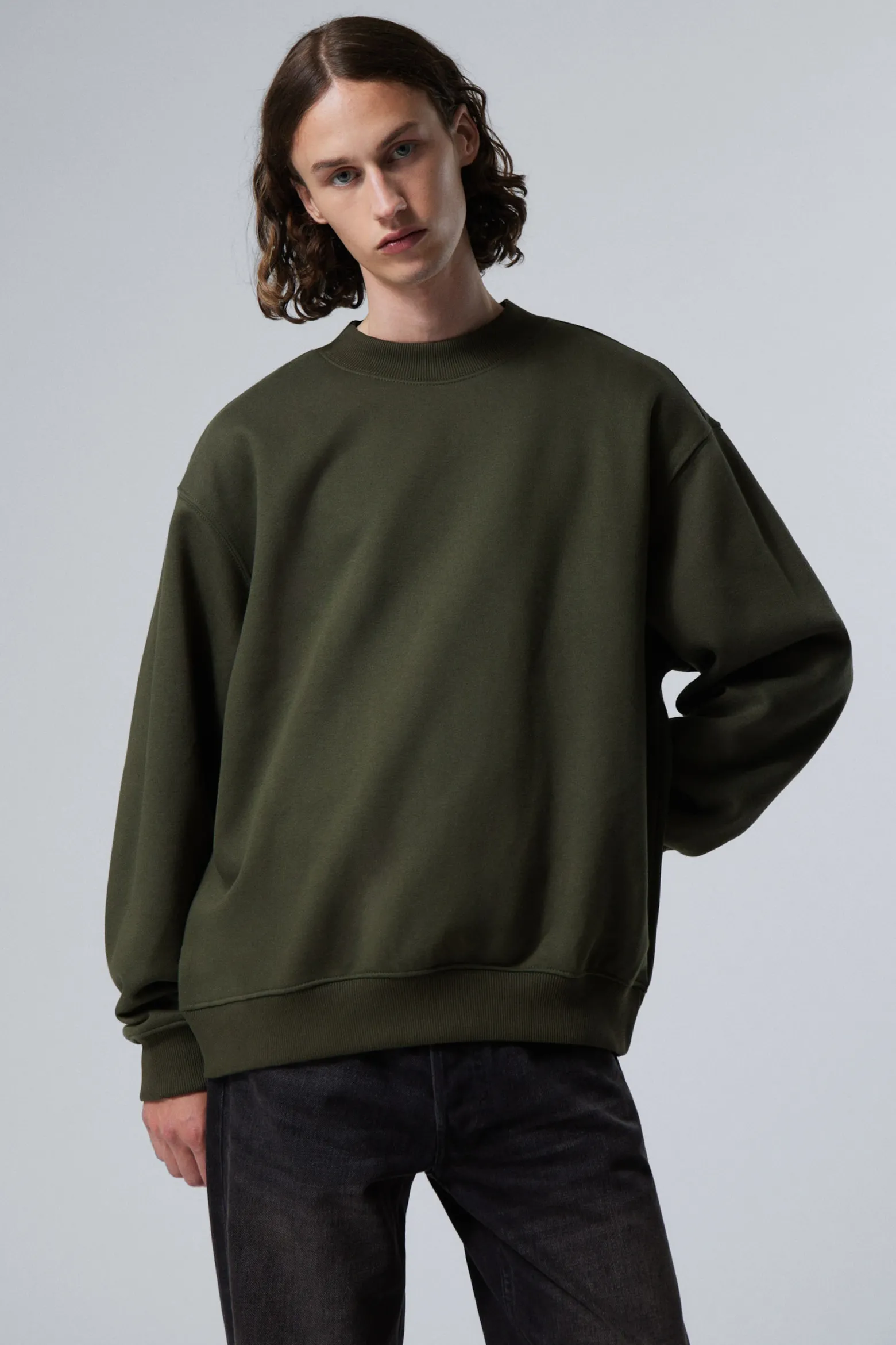SCHWERES SWEATSHIRT MIT RELAXTER PASSFORM|Weekday Fashion