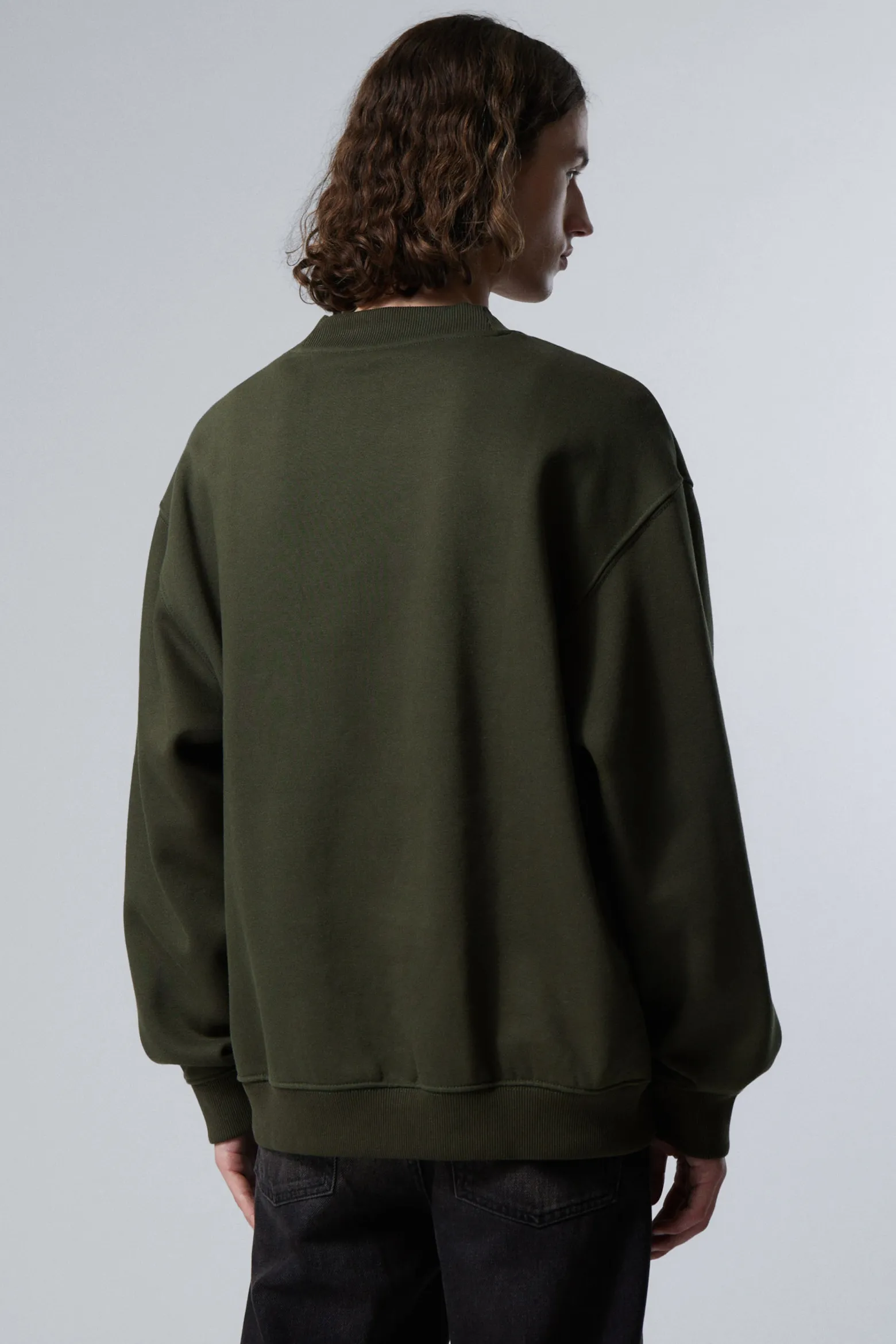 SCHWERES SWEATSHIRT MIT RELAXTER PASSFORM|Weekday Fashion