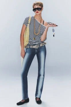 SLEEZIE – SKINNY STRAIGHT JEANS MIT NIEDRIGEM BUND|Weekday Hot