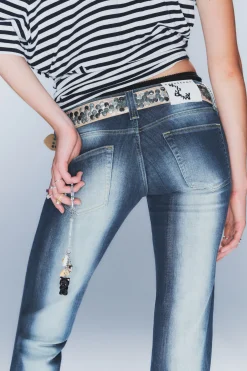SLEEZIE – SKINNY STRAIGHT JEANS MIT NIEDRIGEM BUND|Weekday Hot