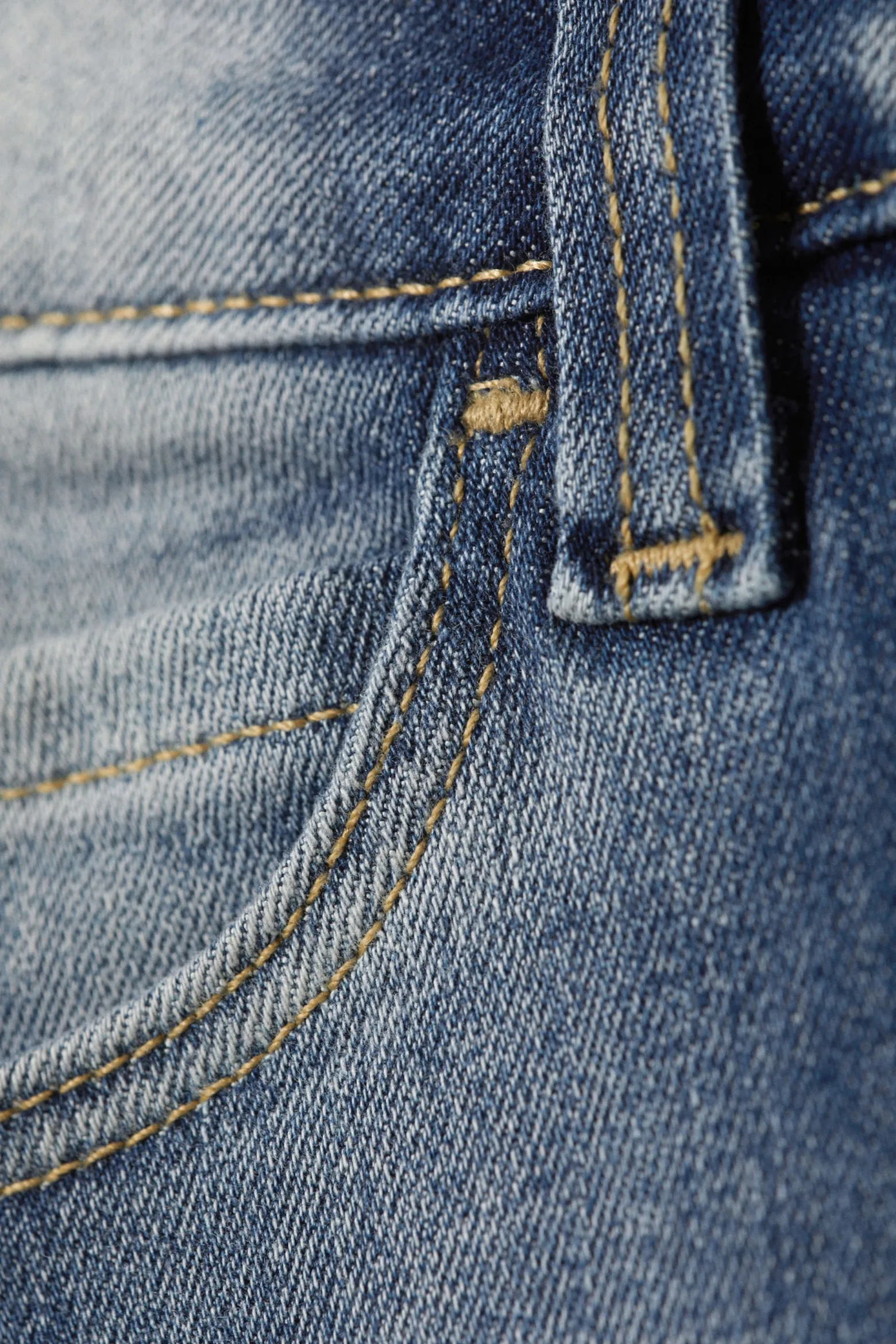 SLEEZIE – SKINNY STRAIGHT JEANS MIT NIEDRIGEM BUND|Weekday Hot