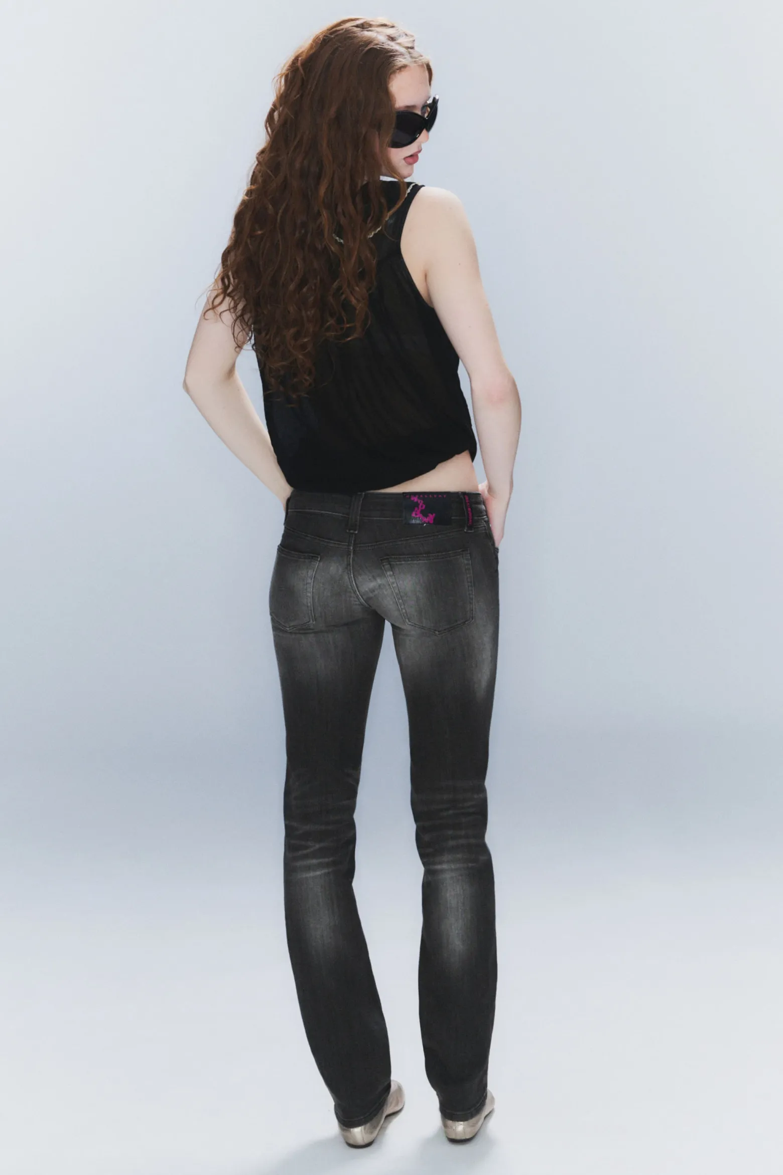 SLEEZIE – SKINNY STRAIGHT JEANS MIT NIEDRIGEM BUND|Weekday Sale