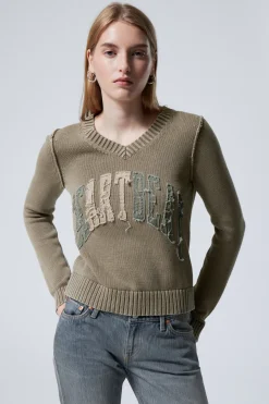STRICKPULLOVER AUS BAUMWOLLE MIT PATCH-PRINT|Weekday Clearance
