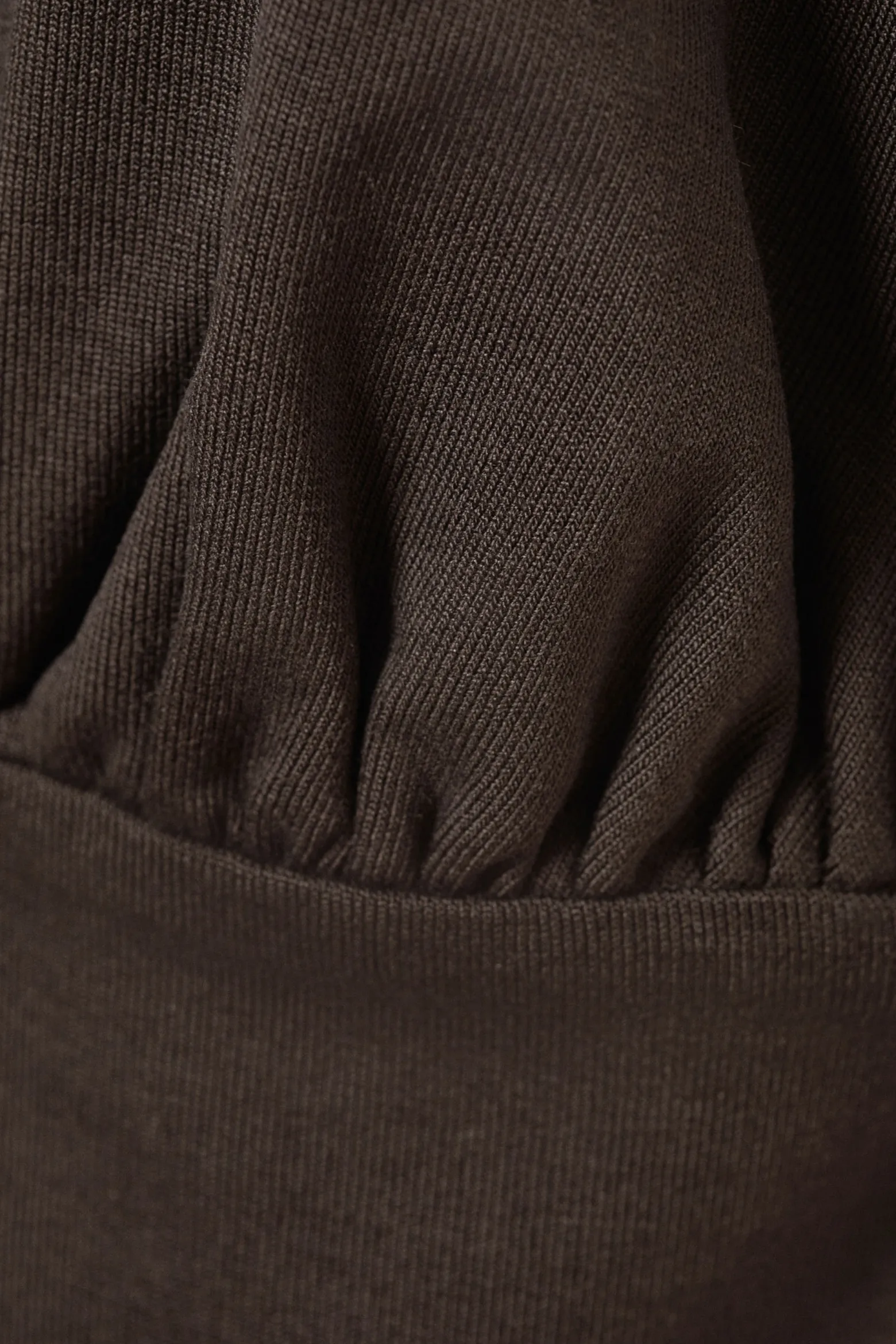 TIEF SITZENDES NECKHOLDER-TOP|Weekday Sale