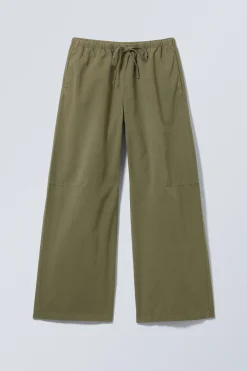 VERWASCHENE RIPSTOP HOSE MIT LOCKERER PASSFORM|Weekday Cheap