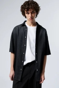 WEIT GESCHNITTENES KURZARM-JEANSHEMD|Weekday Shop
