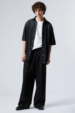 WEIT GESCHNITTENES KURZARM-JEANSHEMD|Weekday Shop