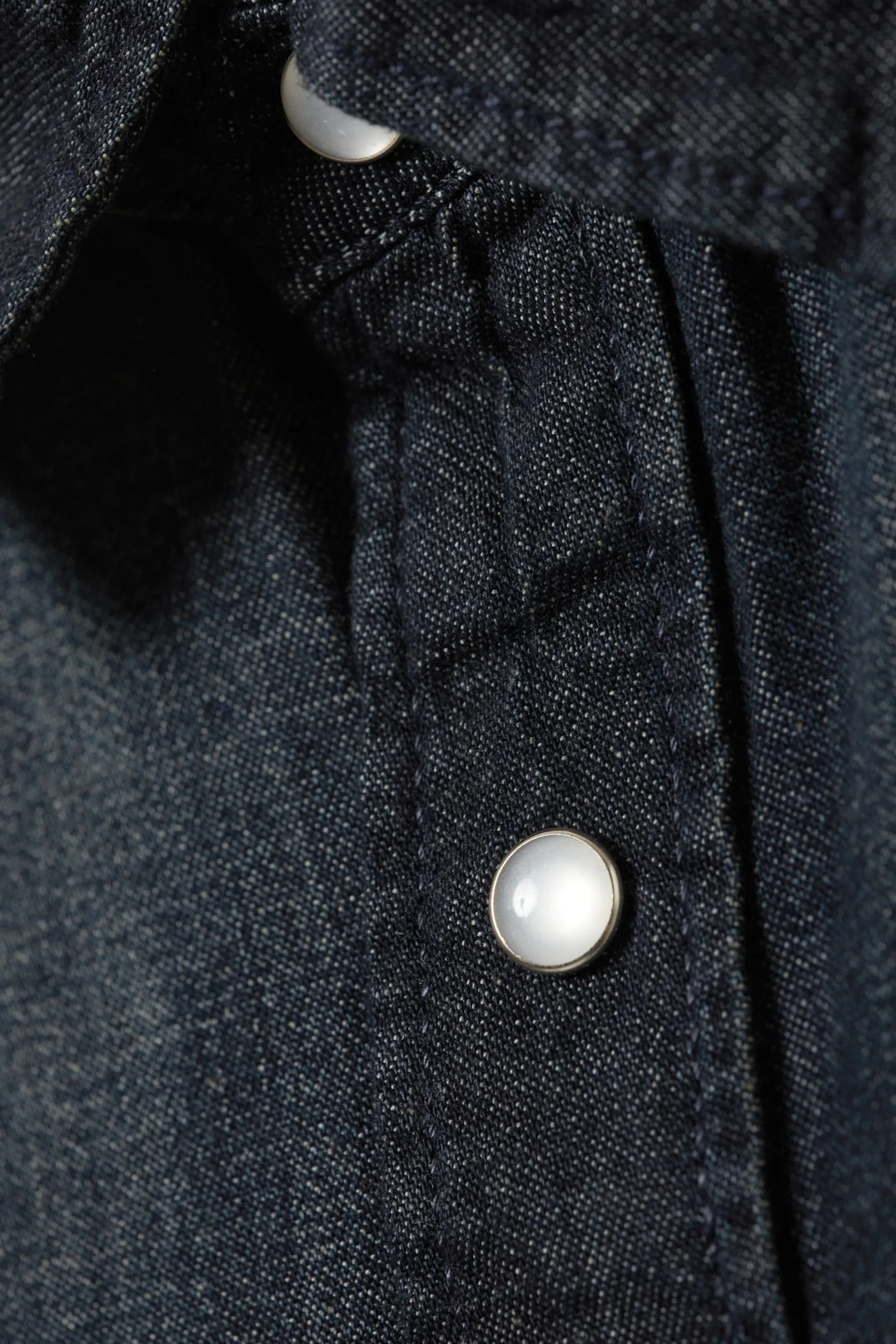 WEIT GESCHNITTENES KURZARM-JEANSHEMD|Weekday Shop