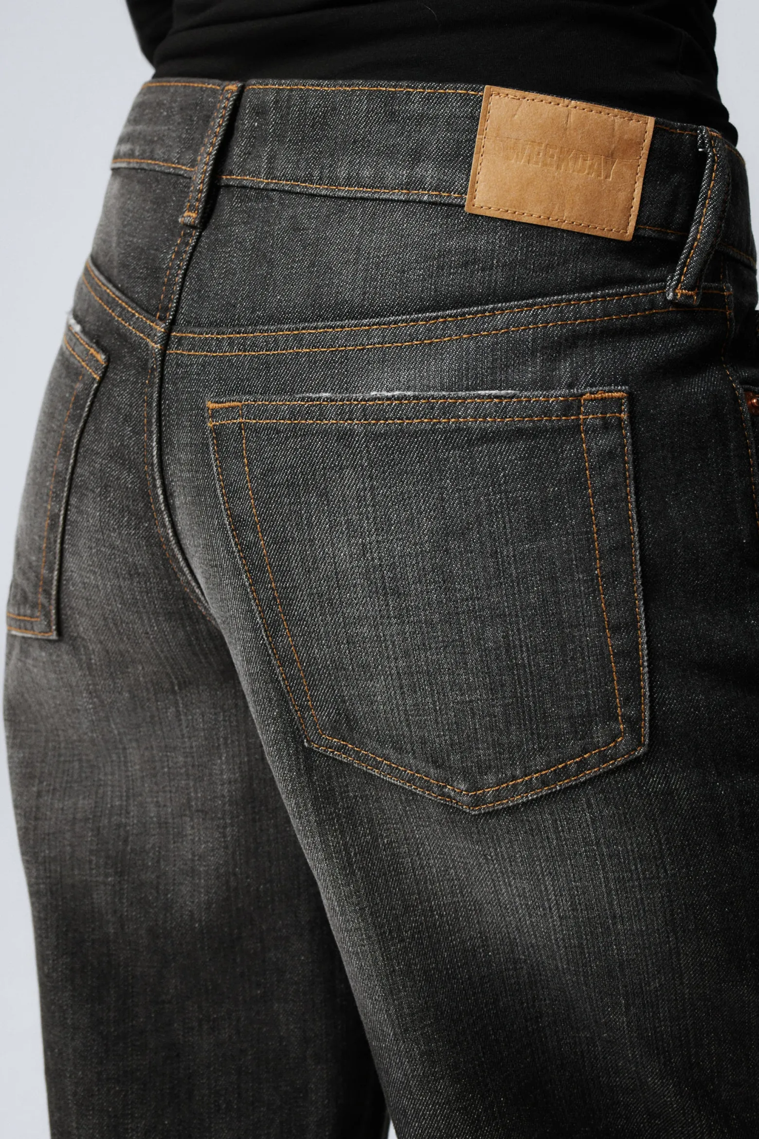 WEITE, LOCKERE JEANS-SHORTS MIT NIEDRIGEM BUND|Weekday Cheap