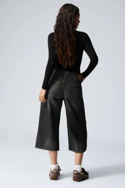 WEITE, LOCKERE JEANS-SHORTS MIT NIEDRIGEM BUND|Weekday Cheap