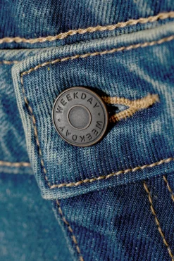 WEITE, LOCKERE JEANS-SHORTS MIT NIEDRIGEM BUND|Weekday Sale