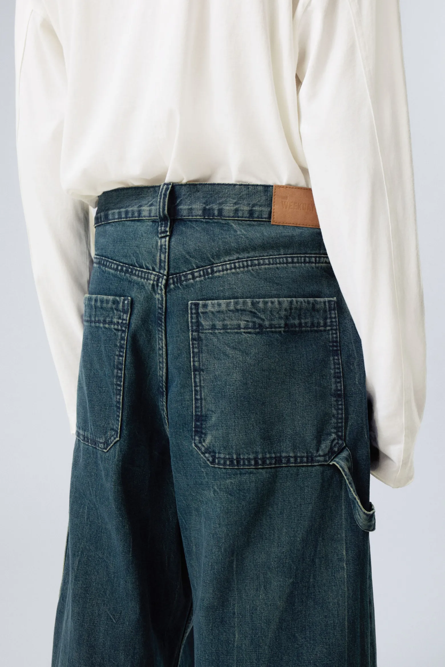 WEITE ZIMMERMANNSJEANS MIT NORMALER TAILLE|Weekday Best