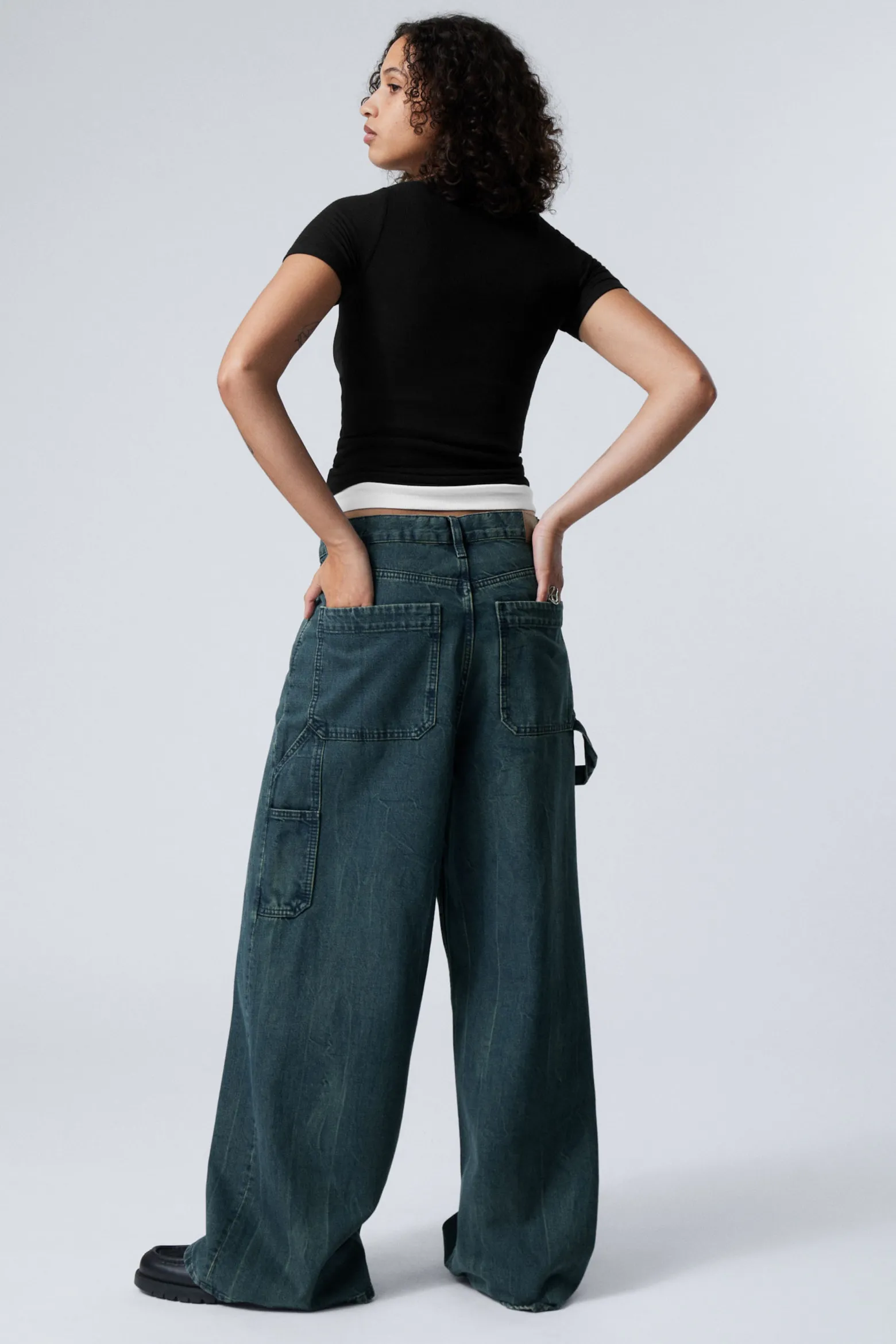 WEITE ZIMMERMANNSJEANS MIT NORMALER TAILLE|Weekday Best
