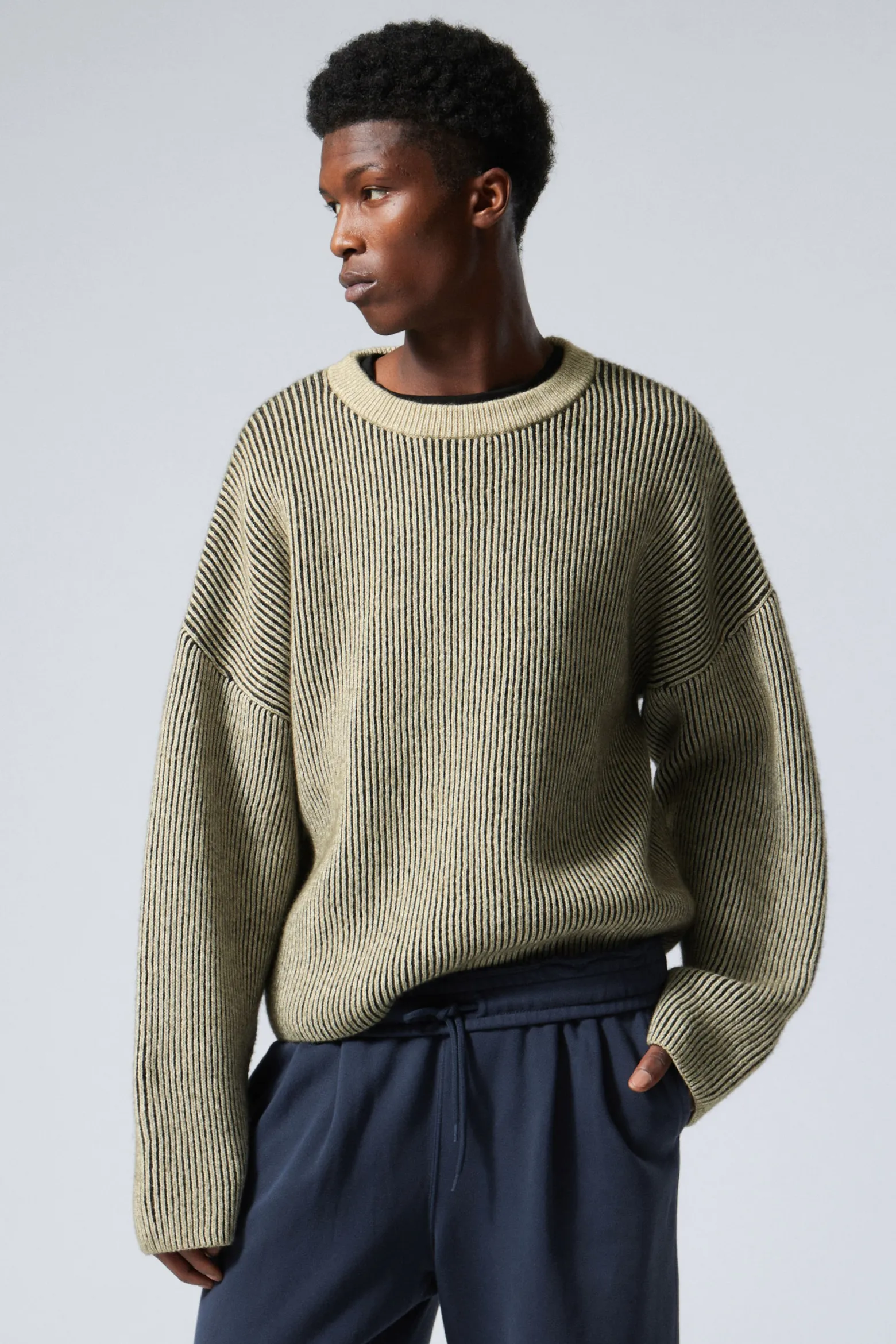 ZWEIFARBIGER STRICKPULLOVER AUS WOLLMISCHUNG|Weekday Sale